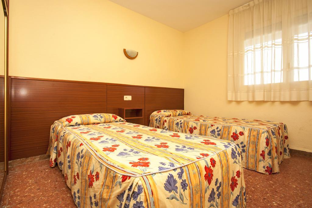 Apartamentos Bahia Dorada Y Iris Салоу Экстерьер фото