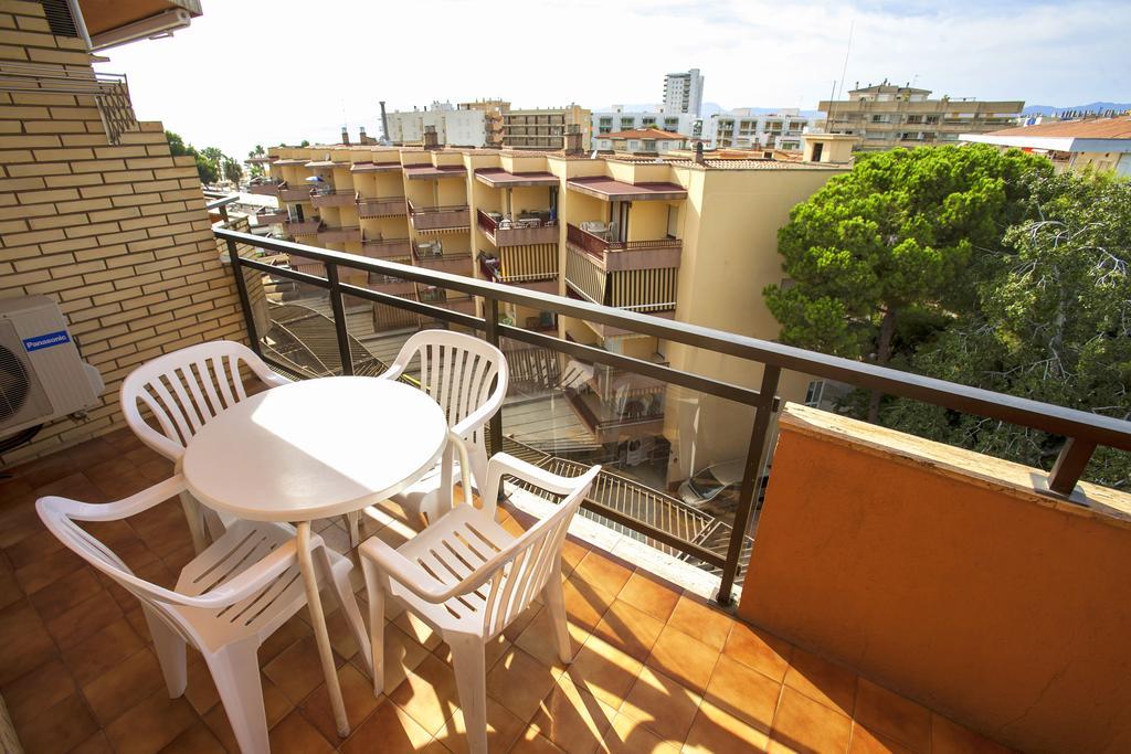 Apartamentos Bahia Dorada Y Iris Салоу Экстерьер фото