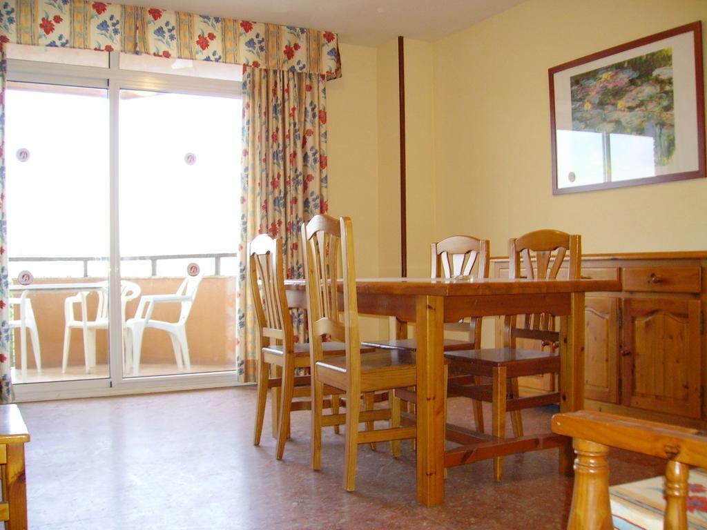 Apartamentos Bahia Dorada Y Iris Салоу Экстерьер фото
