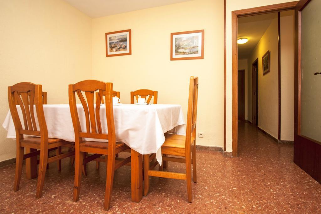 Apartamentos Bahia Dorada Y Iris Салоу Экстерьер фото